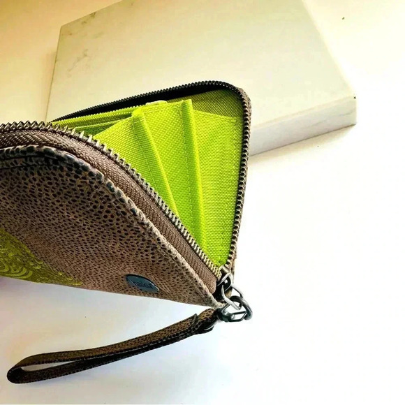 NWOT Haiku Embroidered Floral Large Zip Around Wallet - Picture 5 of 7